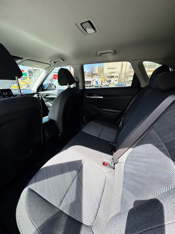 Vehicle image 12 of 15