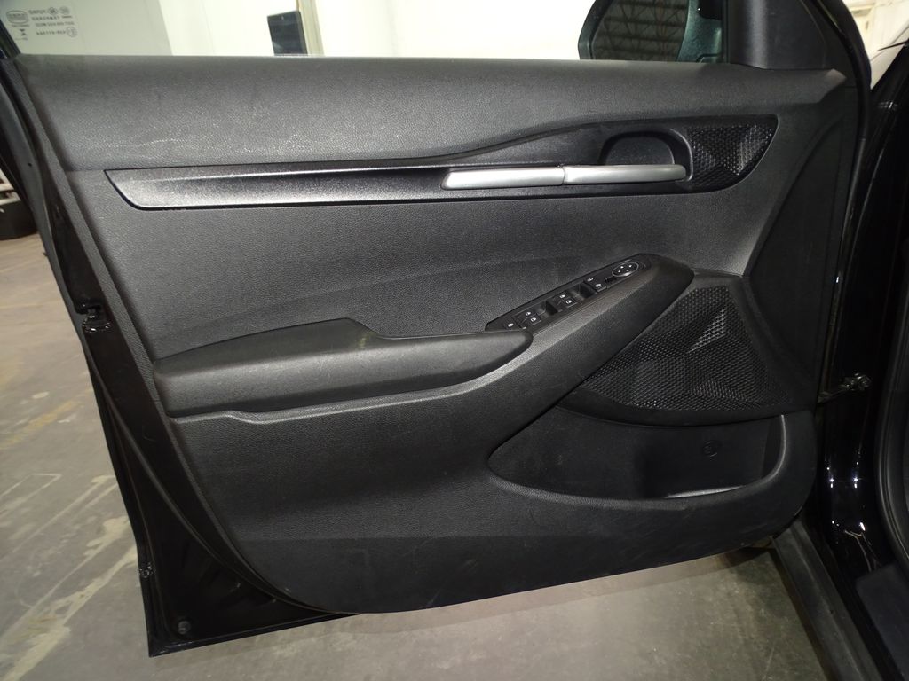 Vehicle image 11 of 26