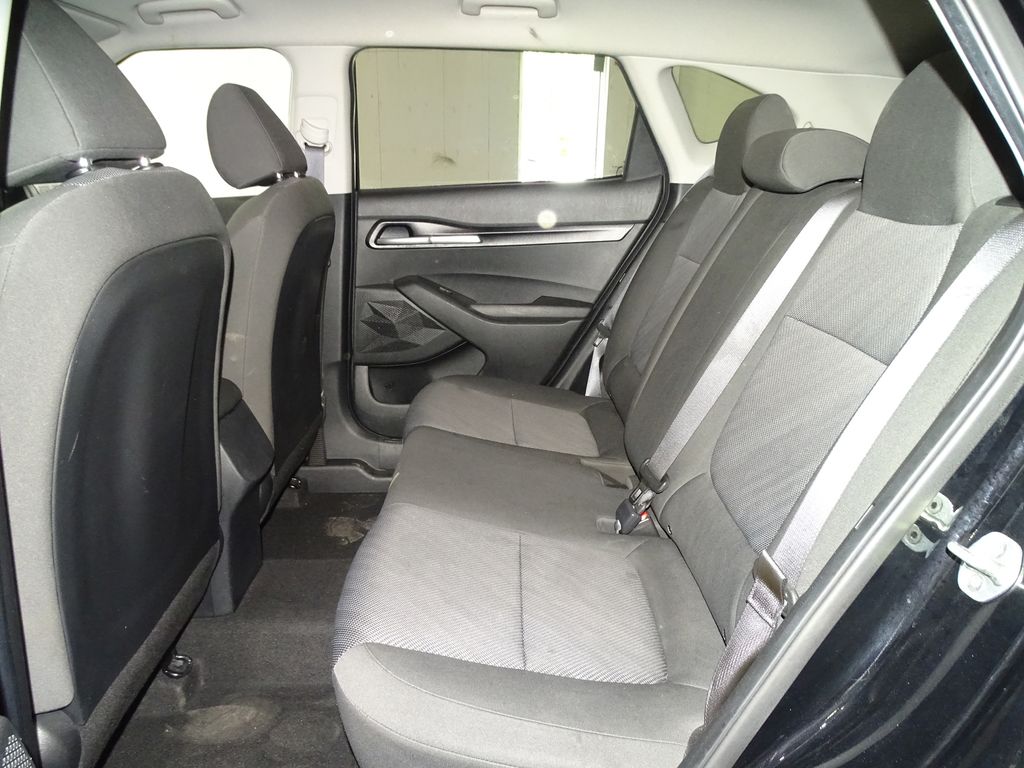 Vehicle image 9 of 26