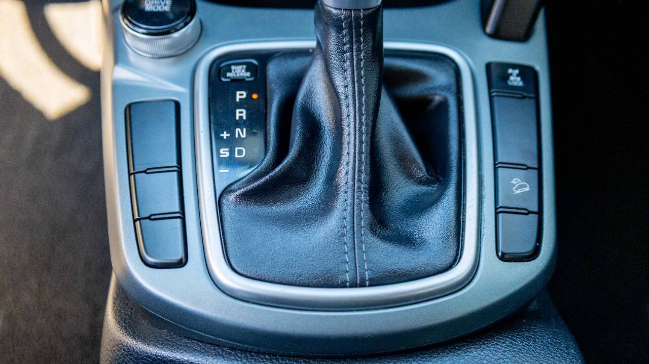 Vehicle image 25 of 27