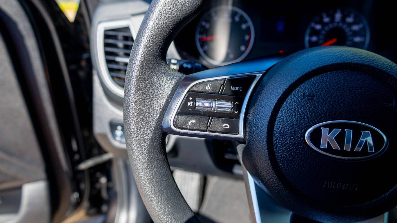 Vehicle image 21 of 27