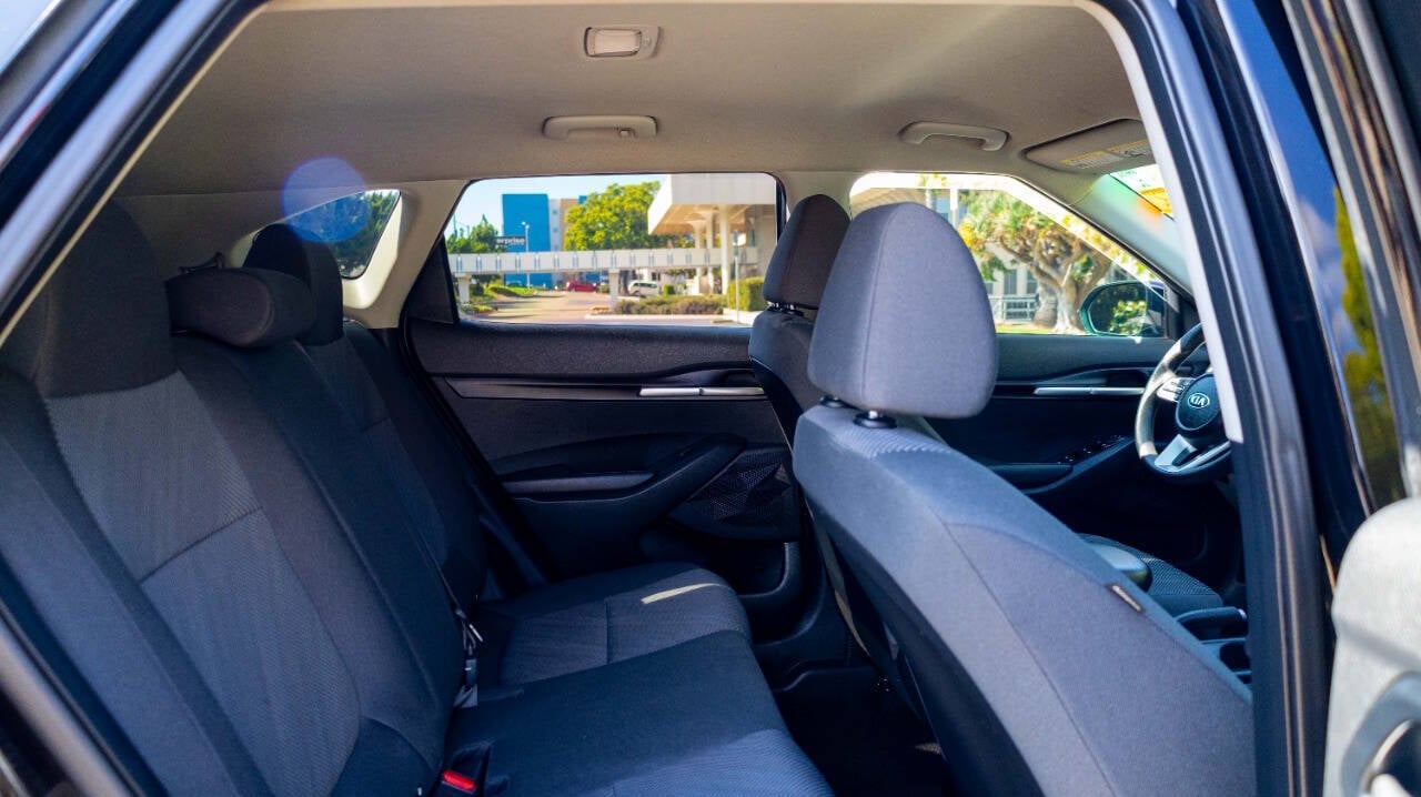 Vehicle image 14 of 27