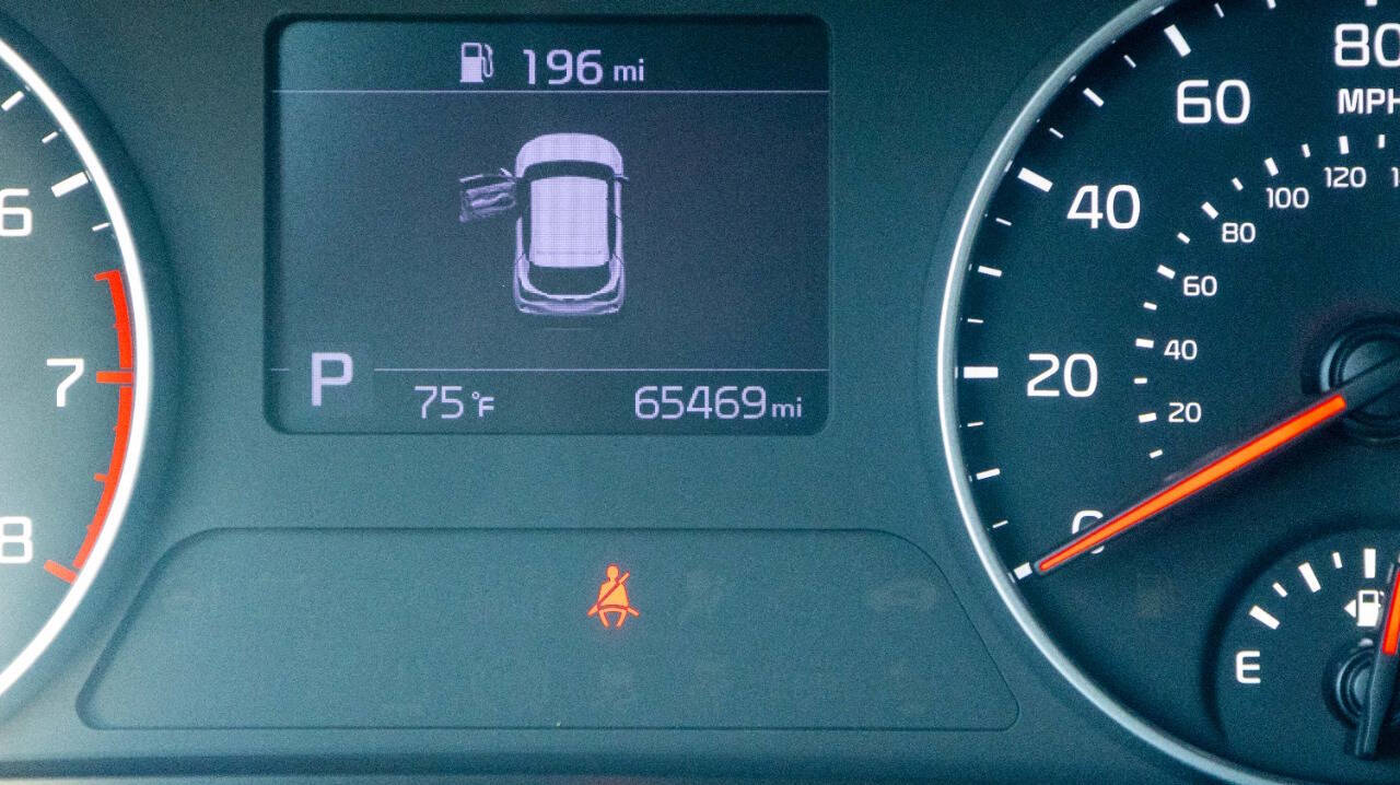 Vehicle image 22 of 27