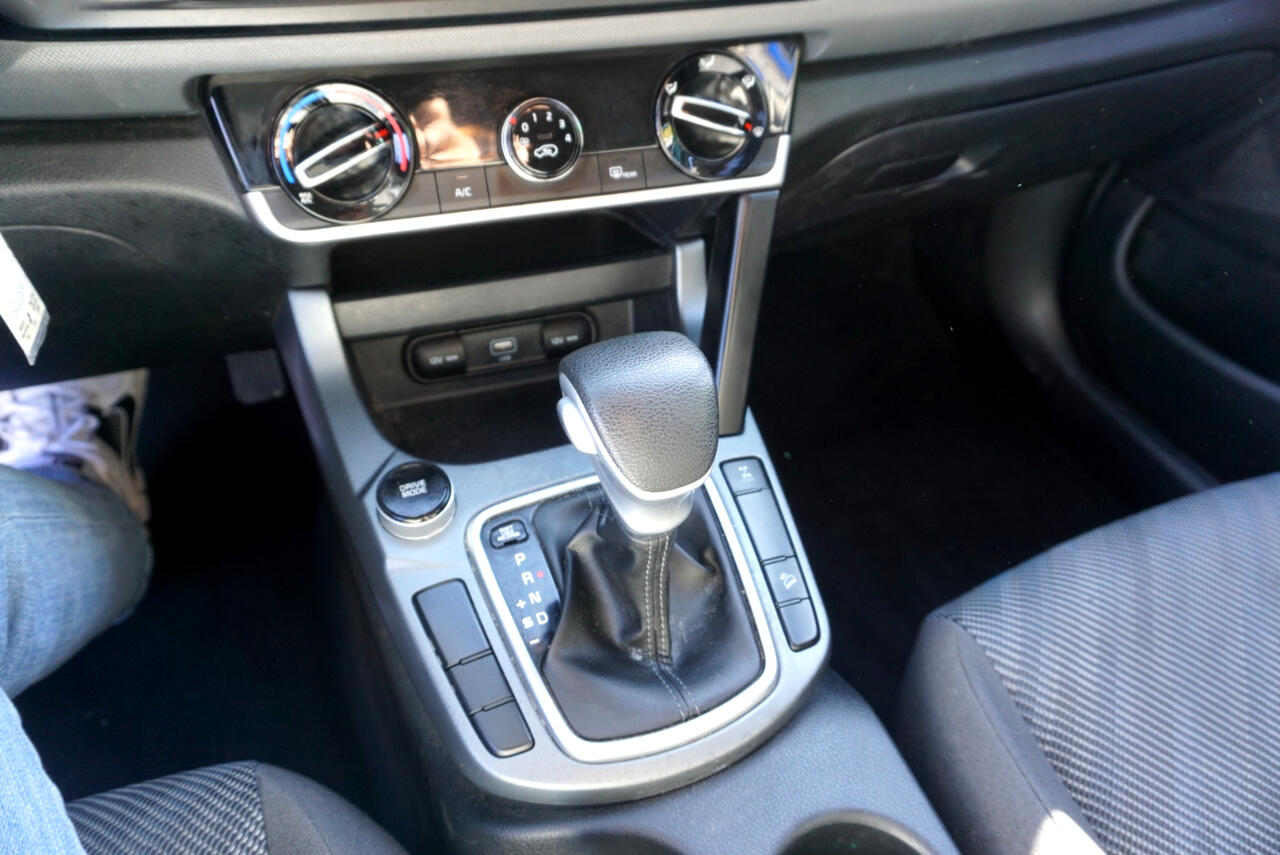 Vehicle image 17 of 19