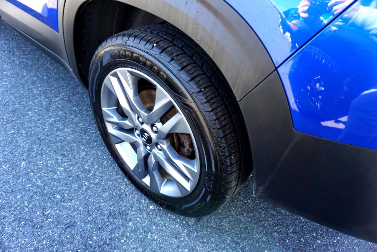 Vehicle image 8 of 19