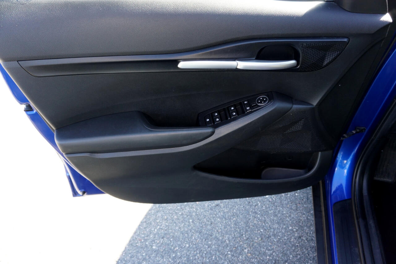 Vehicle image 11 of 19