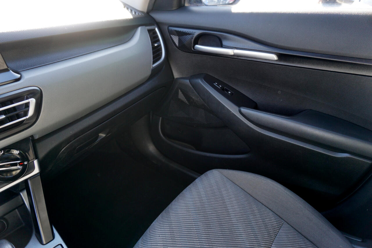 Vehicle image 18 of 19