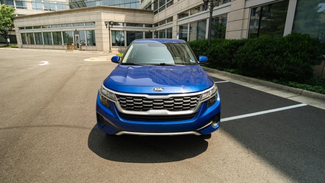 2021 Kia Seltos LX Image 2 of 42