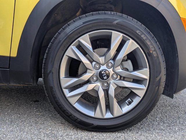 Vehicle image 7 of 21