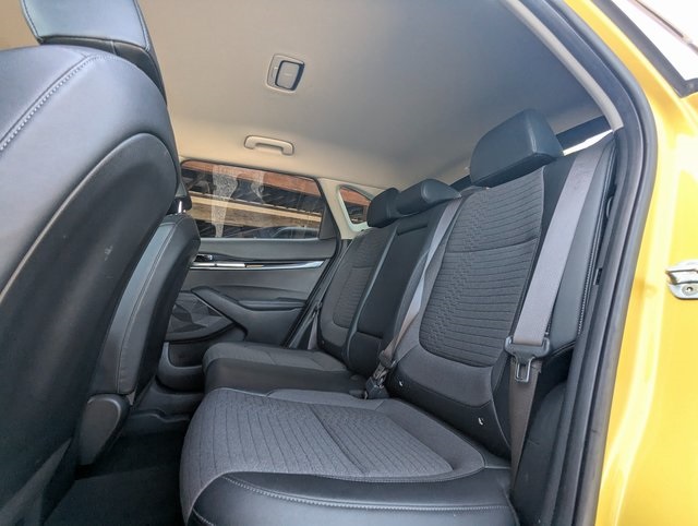 Vehicle image 10 of 21