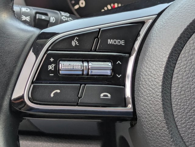 Vehicle image 18 of 21