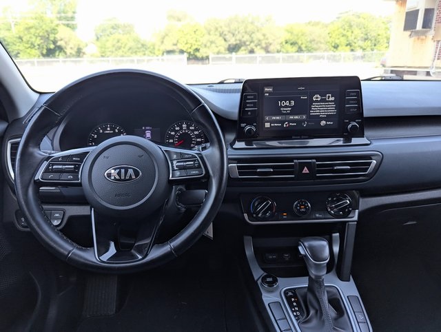 Vehicle image 13 of 21