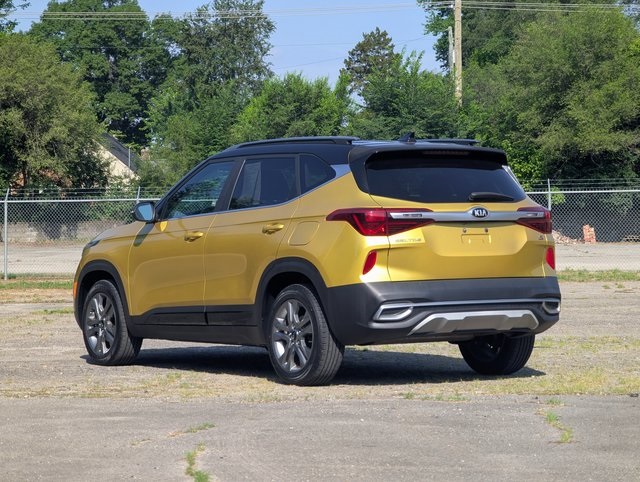 Vehicle image 4 of 21