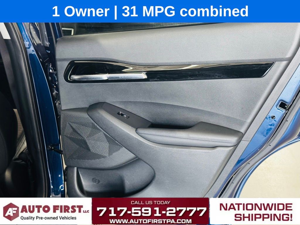 Vehicle image 21 of 26