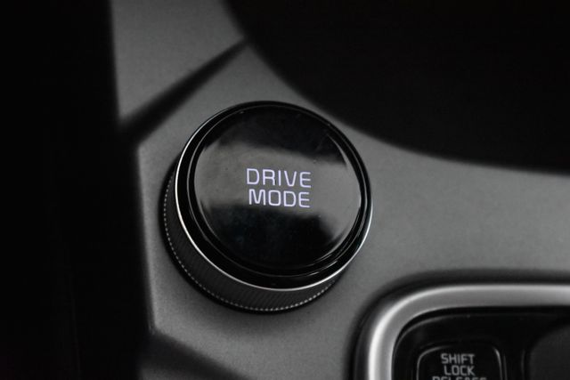 Vehicle image 28 of 30