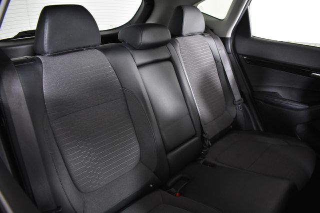 Vehicle image 17 of 30