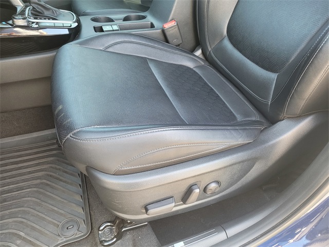 Vehicle image 13 of 27