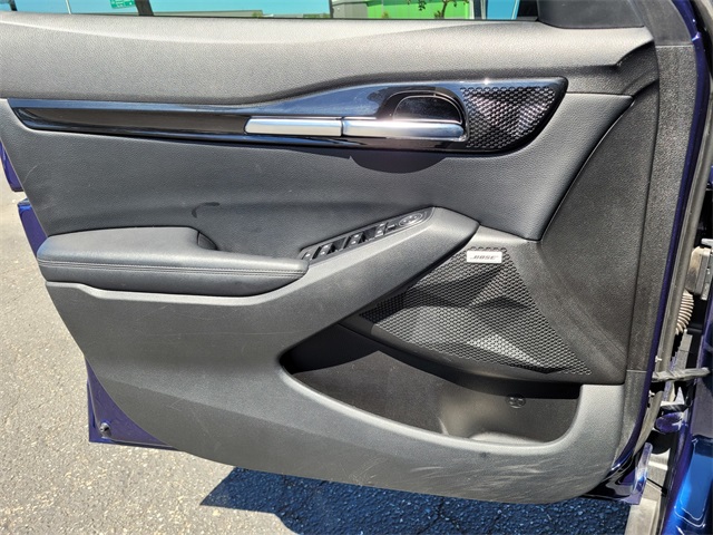 Vehicle image 22 of 27