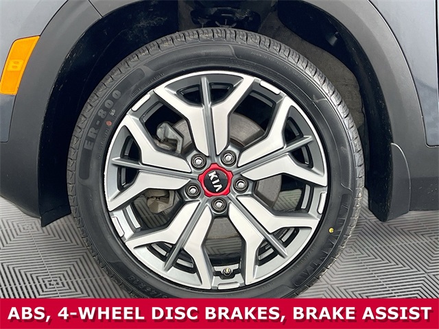 Vehicle image 33 of 34