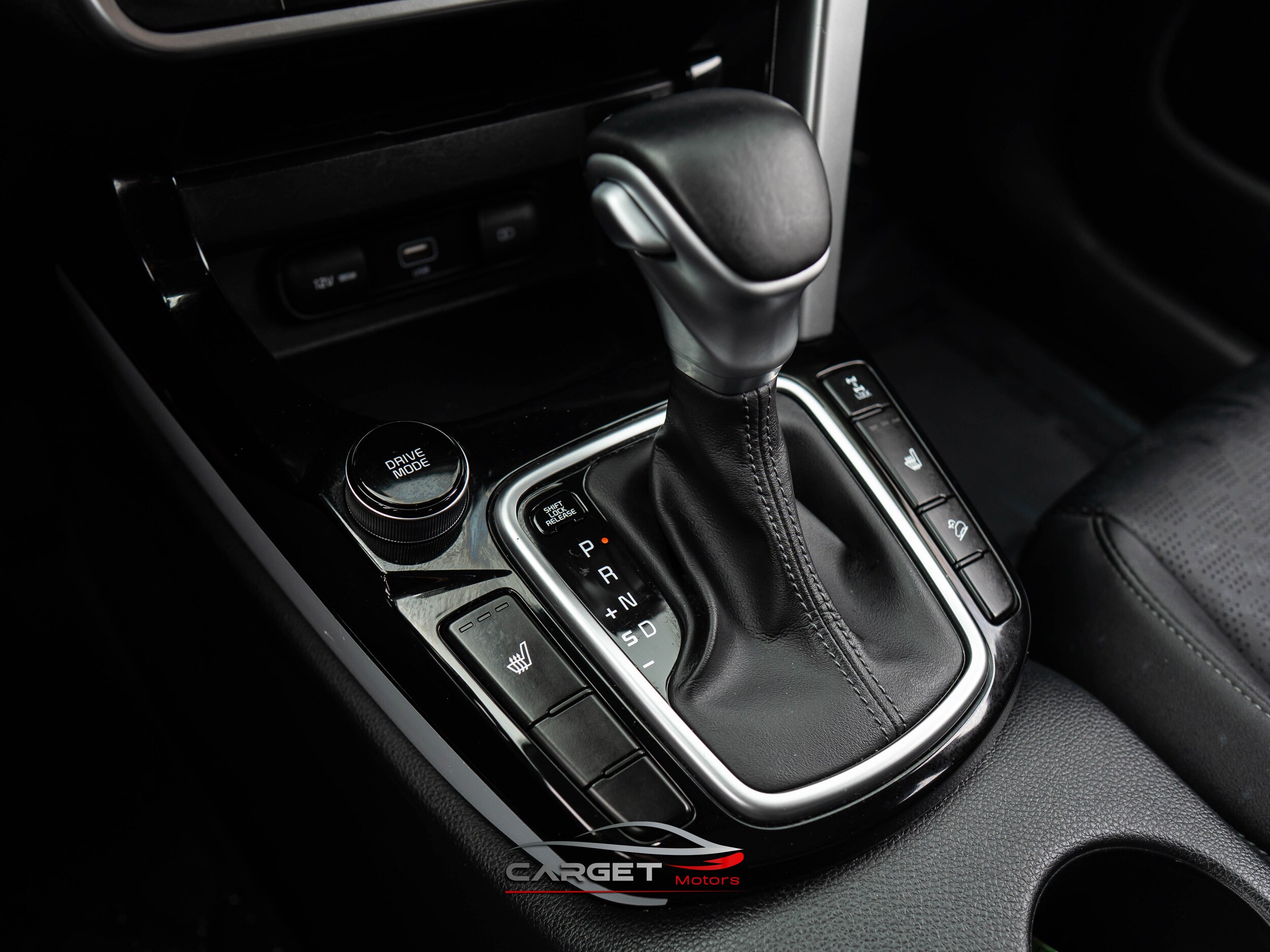 Vehicle image 32 of 49