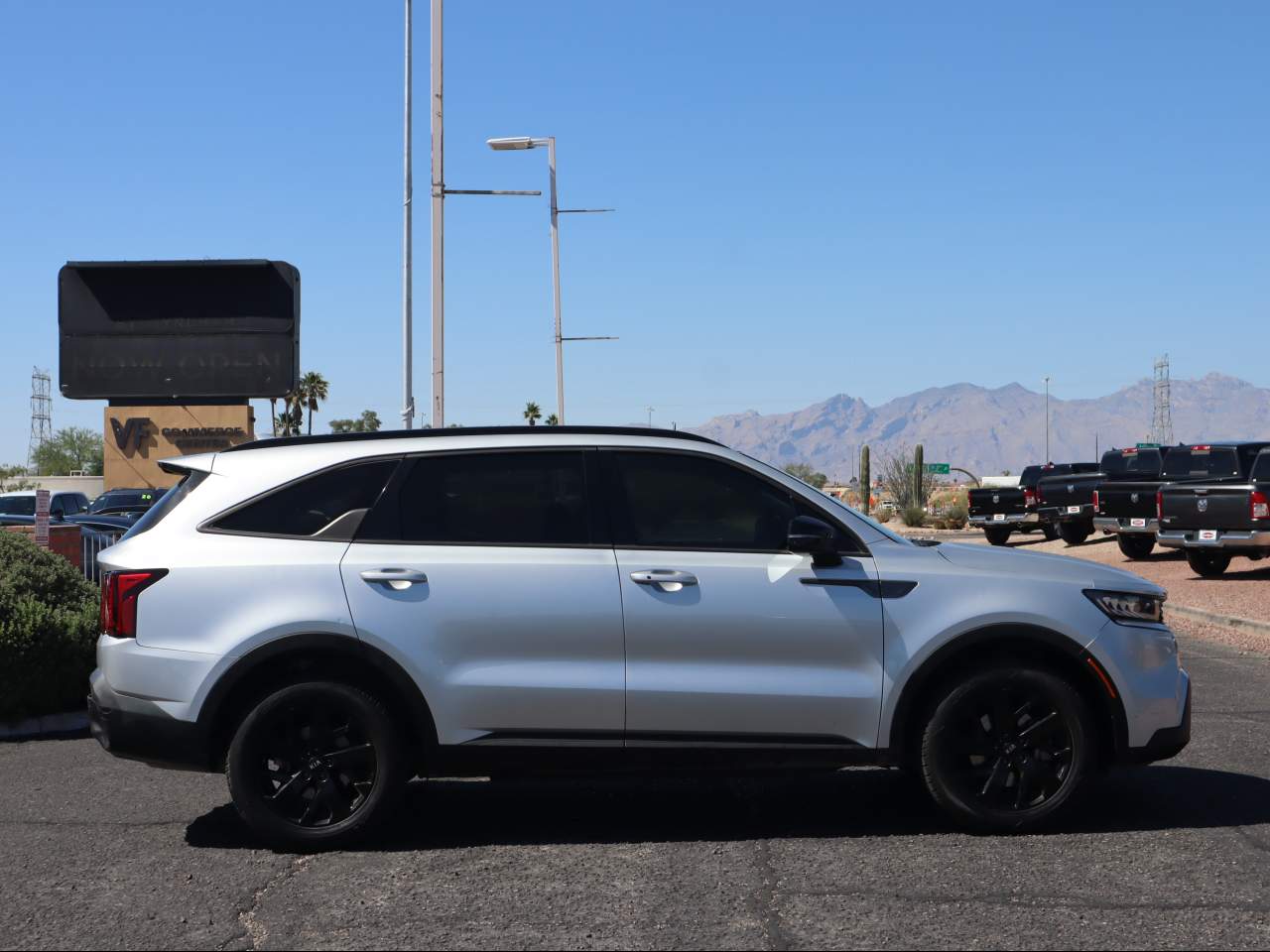 2021 Kia Sorento S Image 3 of 11