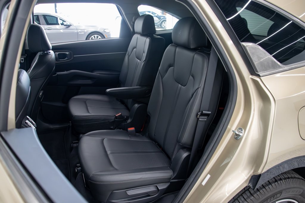 Vehicle image 11 of 30