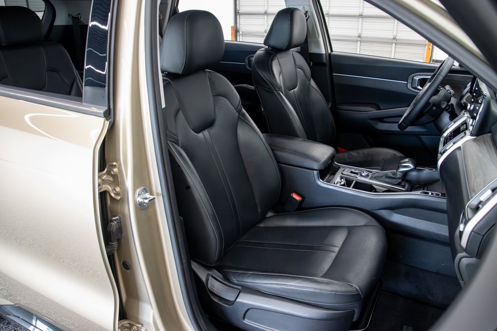 Vehicle image 19 of 30