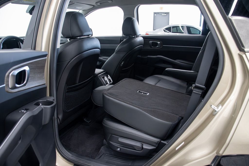 Vehicle image 13 of 30