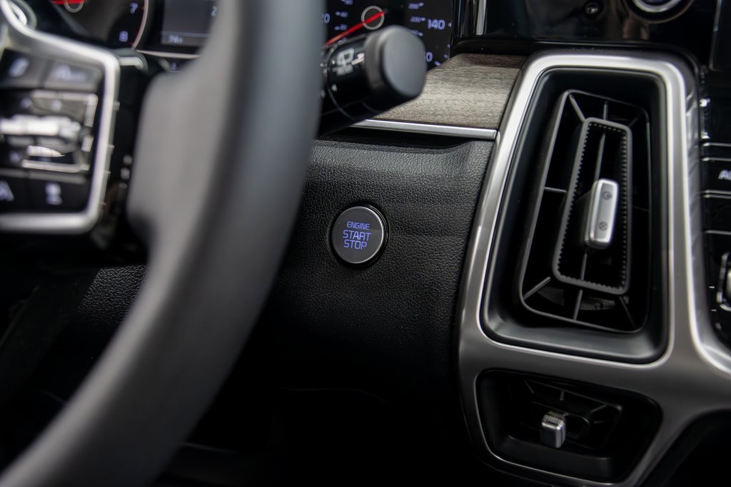 Vehicle image 21 of 30