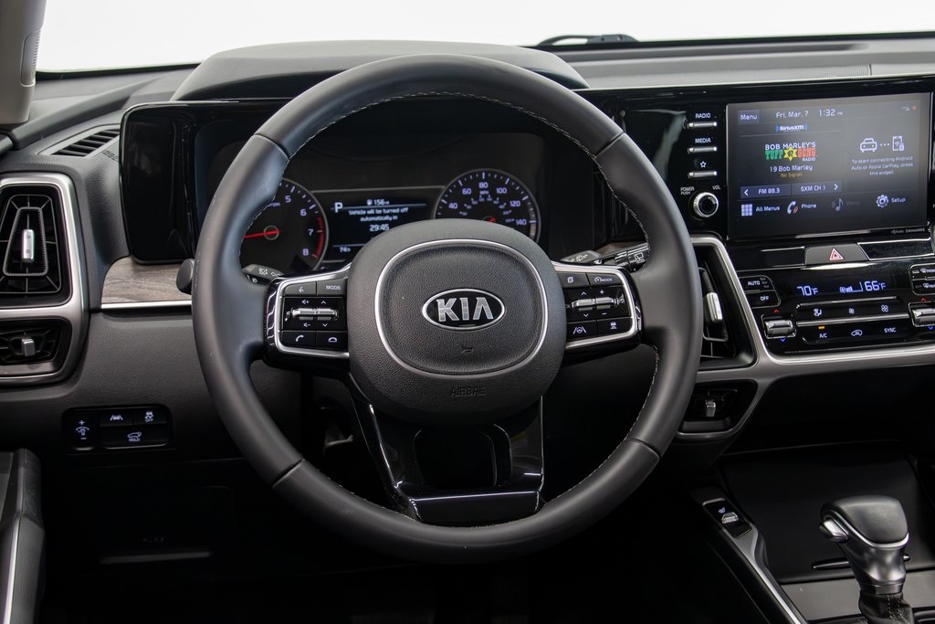 Vehicle image 20 of 30