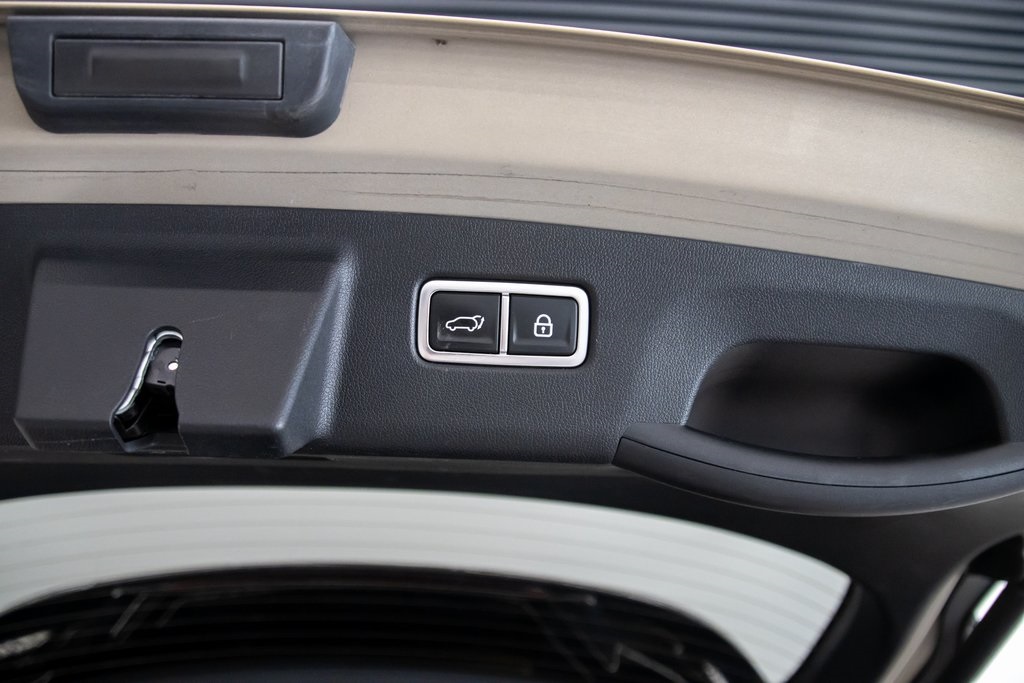 Vehicle image 16 of 30