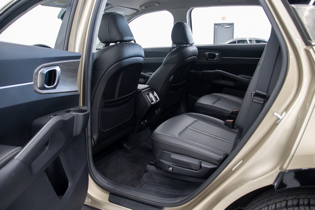 Vehicle image 10 of 30