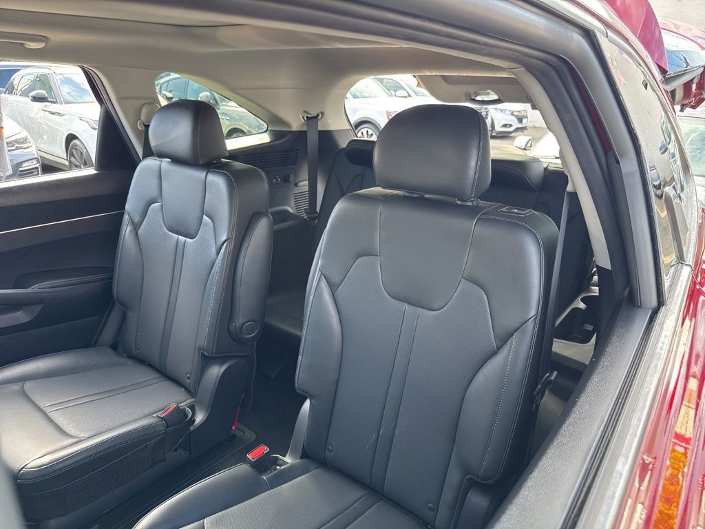 Vehicle image 18 of 32