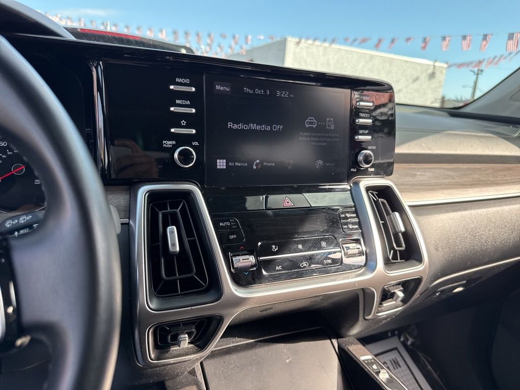 Vehicle image 26 of 32