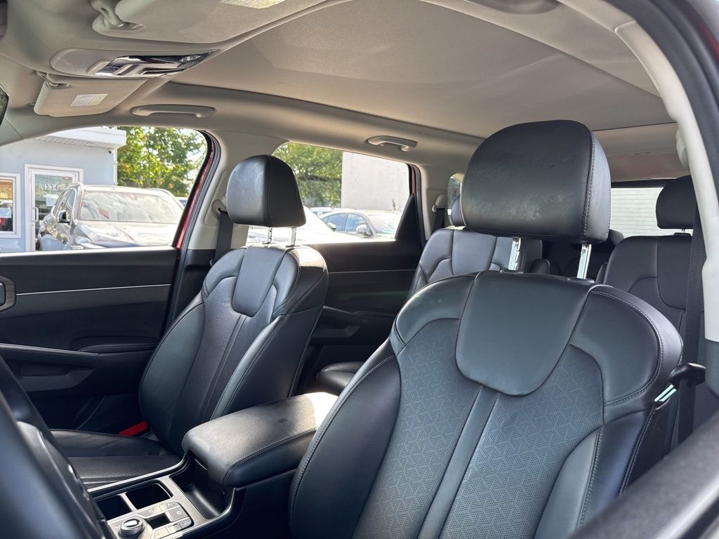 Vehicle image 19 of 32