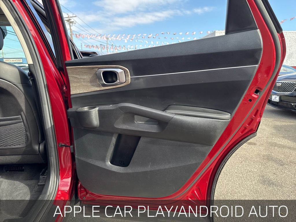 Vehicle image 14 of 32