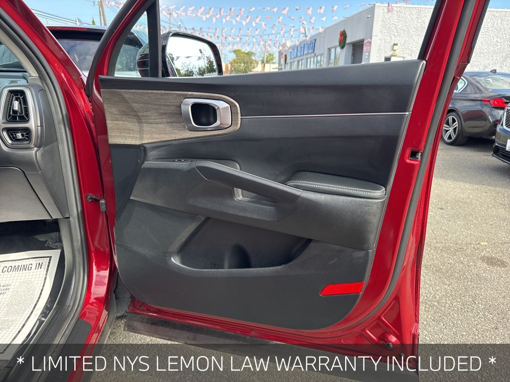 Vehicle image 11 of 32