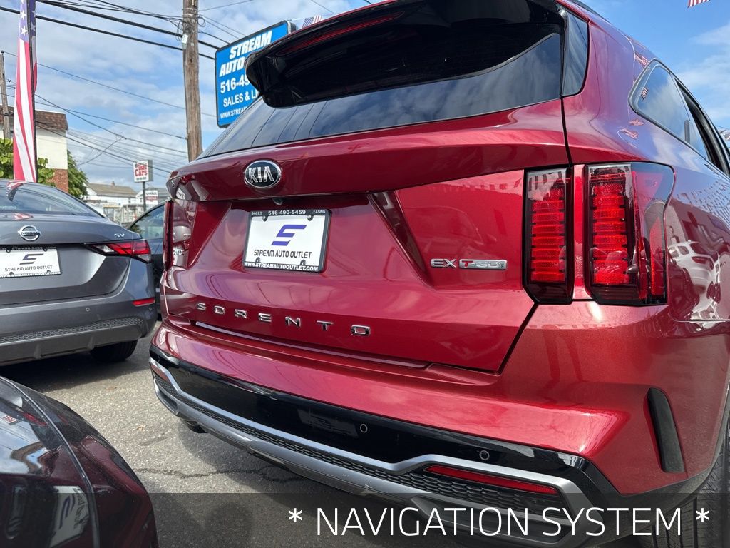 Vehicle image 8 of 32
