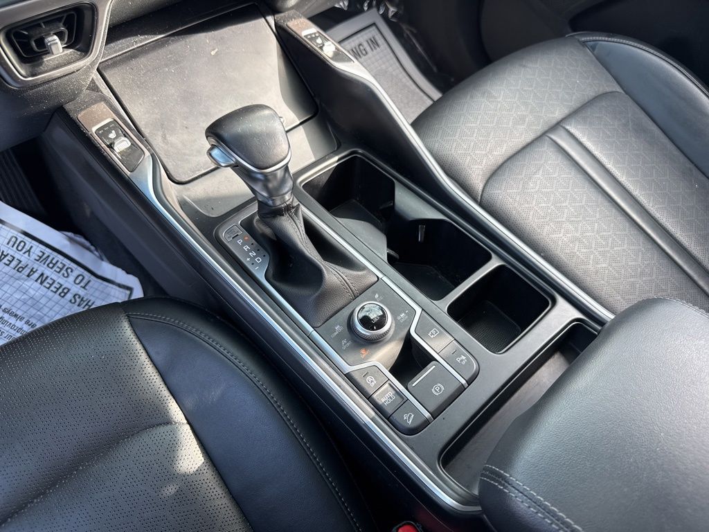 Vehicle image 27 of 32