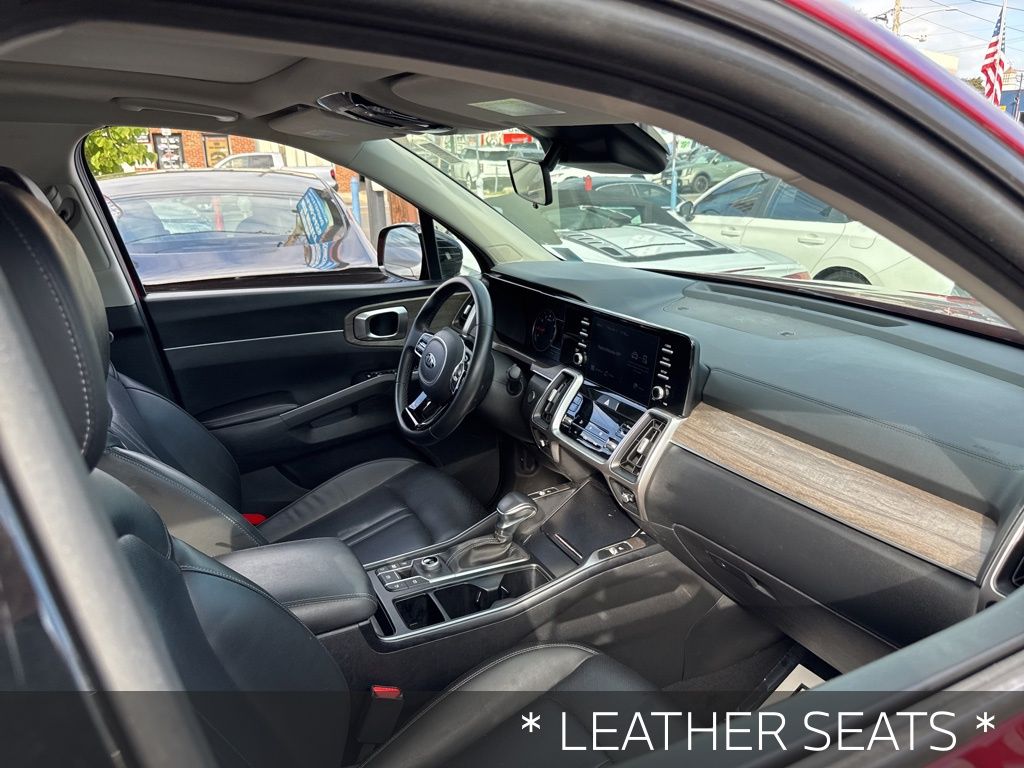 Vehicle image 10 of 32