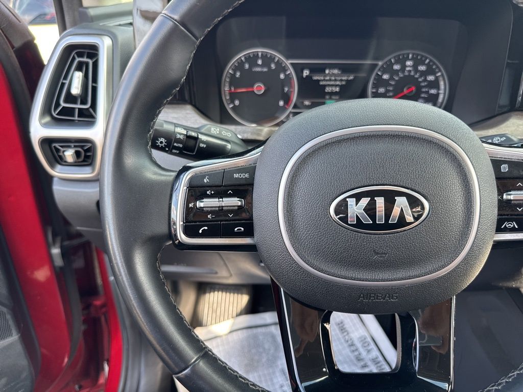 Vehicle image 24 of 32