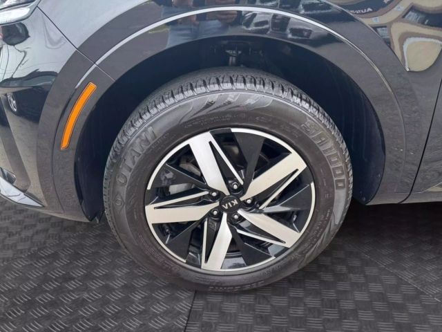 Vehicle image 10 of 38