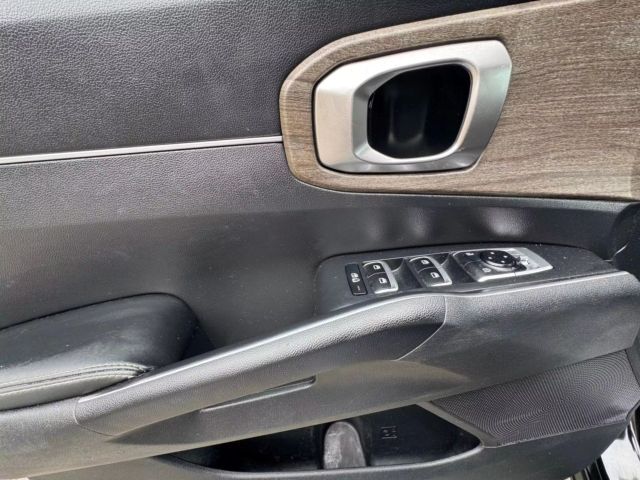 Vehicle image 24 of 38