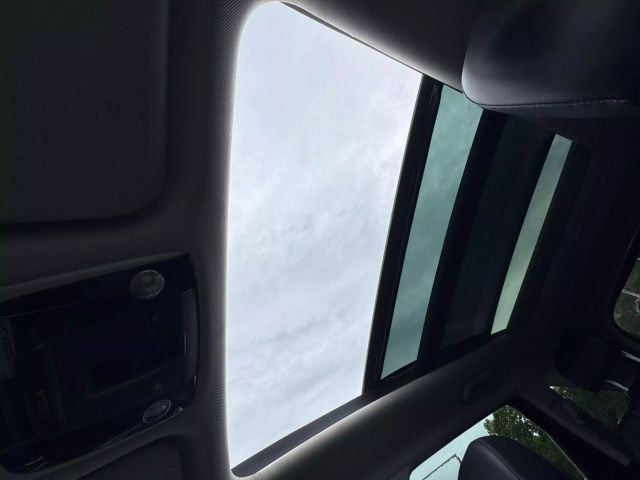 Vehicle image 16 of 38