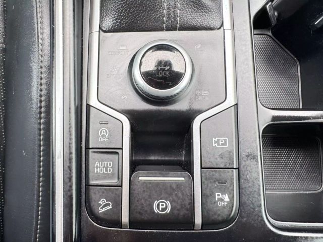 Vehicle image 25 of 38