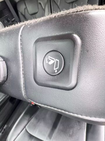Vehicle image 28 of 38