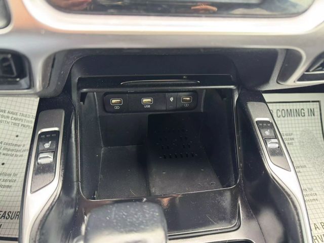 Vehicle image 34 of 38