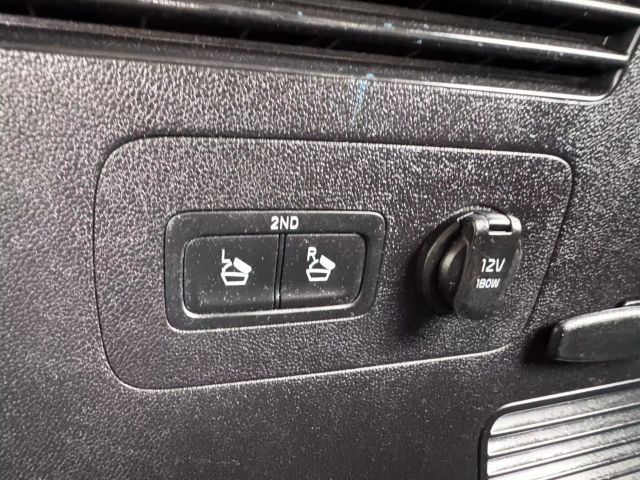 Vehicle image 32 of 38