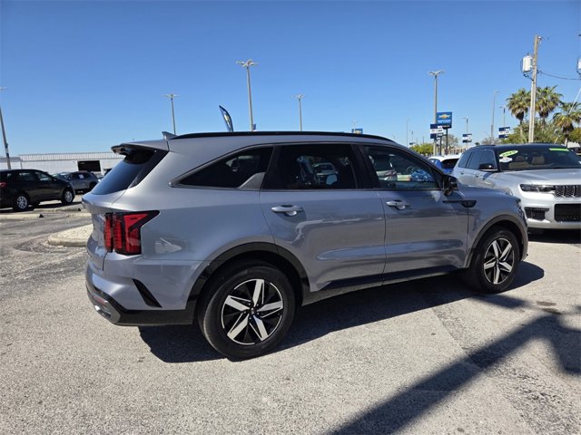 2021 Kia Sorento S Image 3 of 33