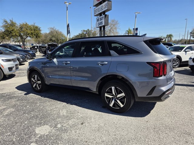 2021 Kia Sorento S Image 4 of 33